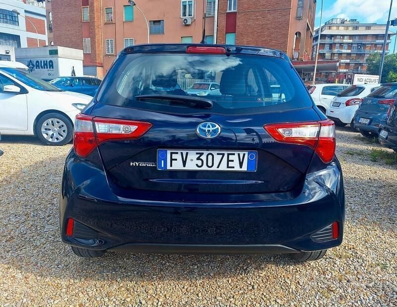 Usata Toyota Yaris Hybrid Active 73 CV (53 kW) 2019 Blu Berlina