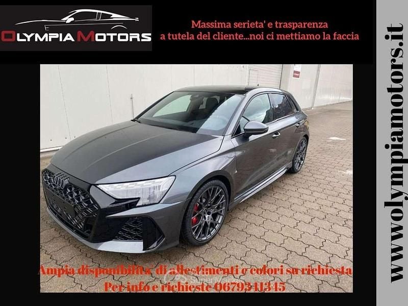 Nuova Audi RS3 Ambiente 400 CV (294 kW) 2025 Daytonagrau perleffekt Berlina