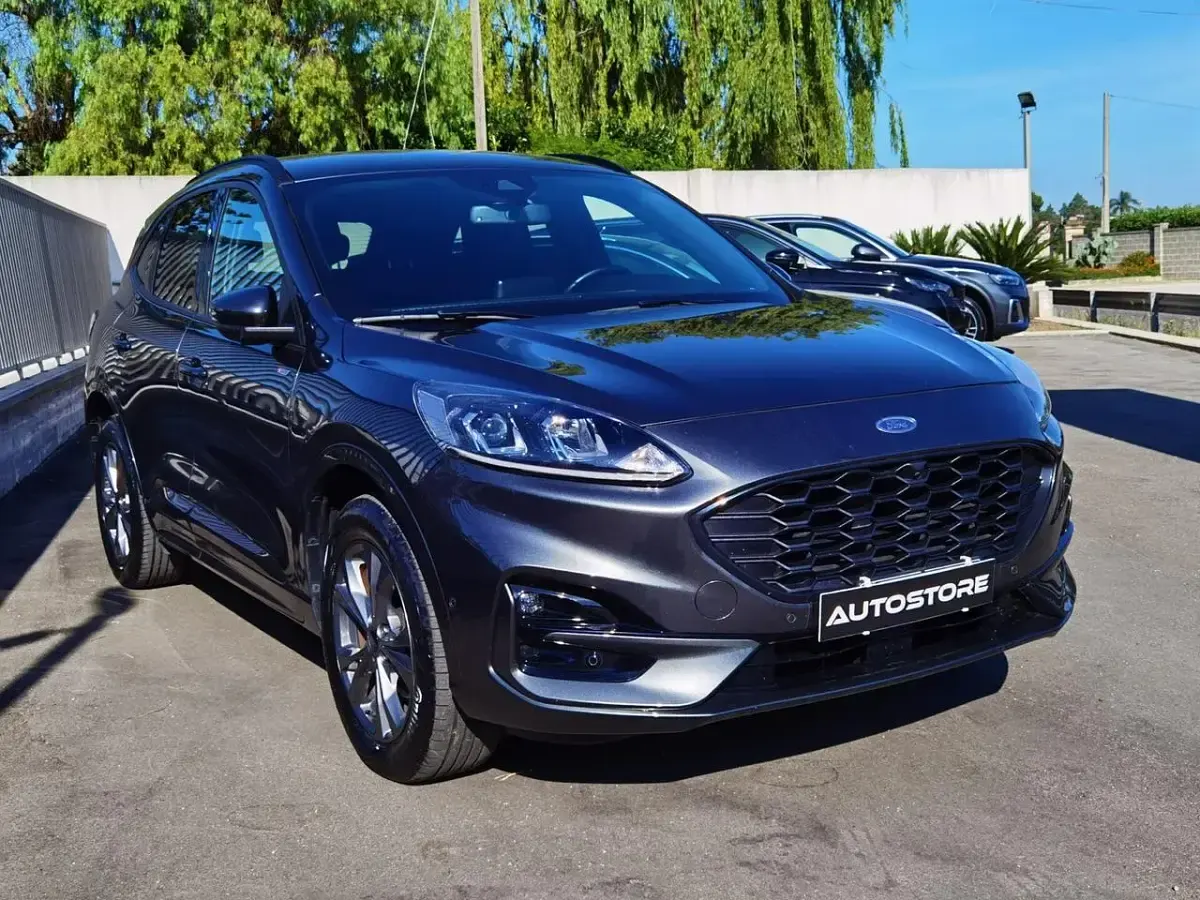 Usata Ford Kuga ST-Line 152 CV (111 kW) 2022 Grigio SUV