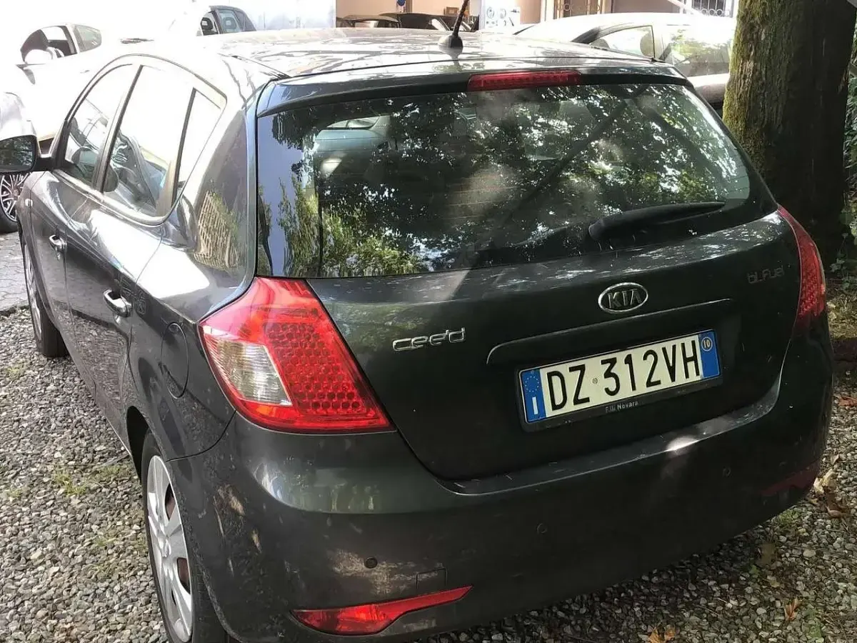 Usata Kia Ceed EX 90 CV (66 kW) 2010 Grigio Utilitaria