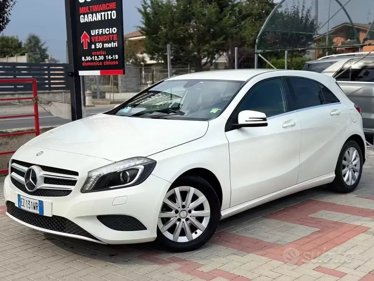 Usata Mercedes A180 109 CV (80 kW) 2015 Bianco Utilitaria