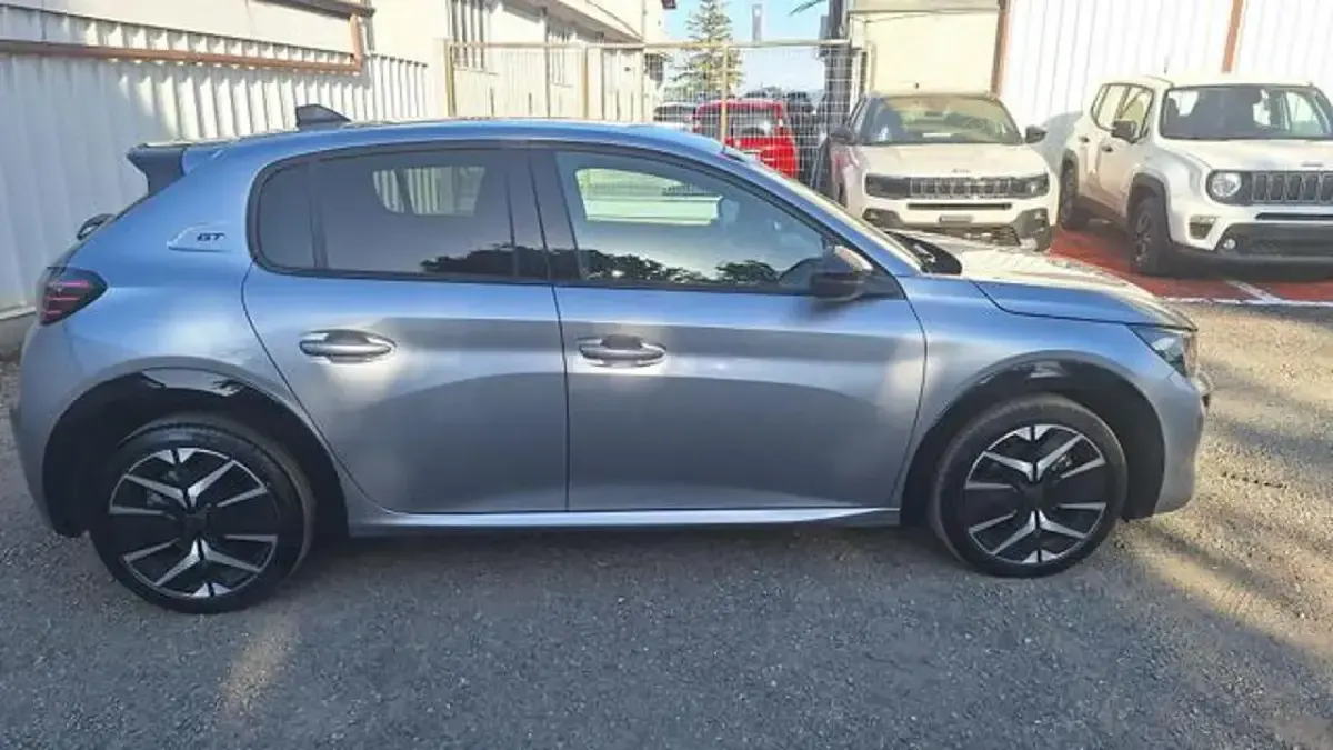 Usata Peugeot 208 GT 136 CV (100 kW) 2025 Grigio Utilitaria