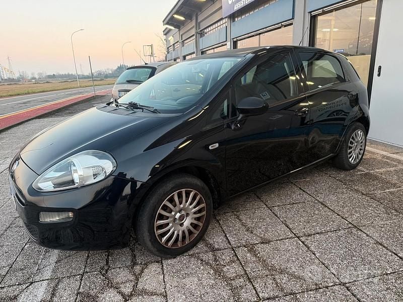 Nero Usata 2013 Fiat Punto Street Tre volumi | 3500 € (Ottimo prezzo) - Immagine 1/4
