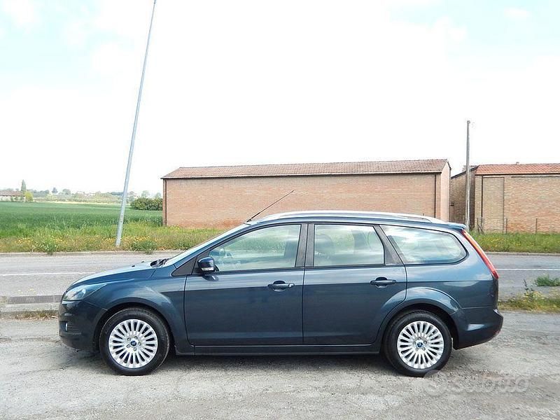 Usata Ford Focus 109 CV (80 kW) 2010 Grigio Station wagon