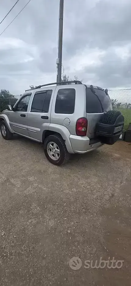 Usata Jeep Cherokee 143 CV (105 kW) 2004 SUV