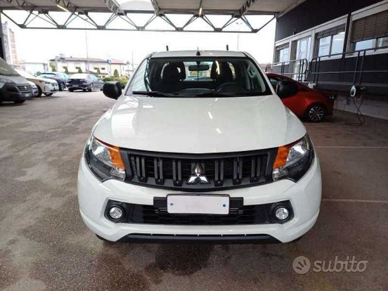 Usata Mitsubishi L200 Invite 154 CV (113 kW) 2017 Bianco Pick-up