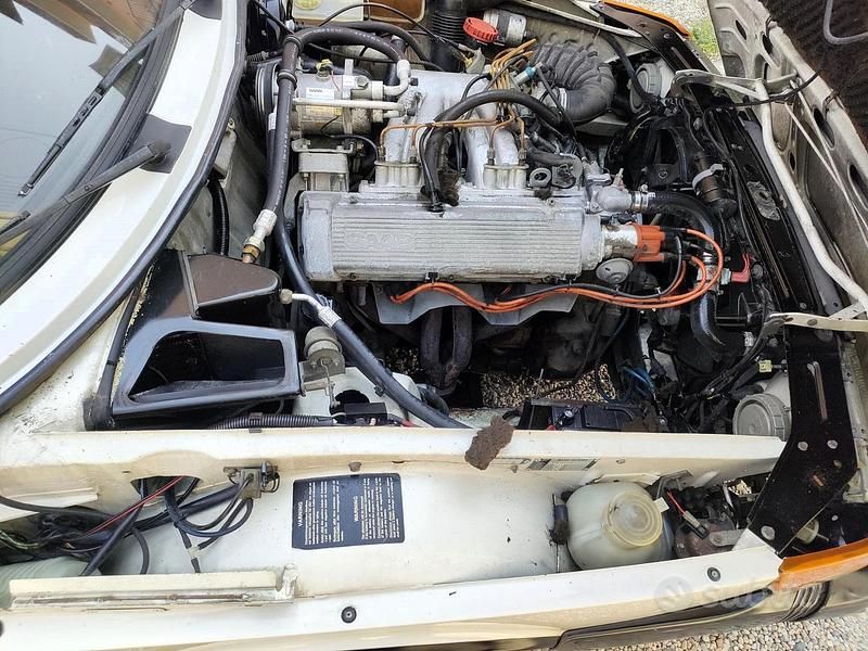 Usata Saab 900 118 CV (86 kW) 1987 Bianco Utilitaria