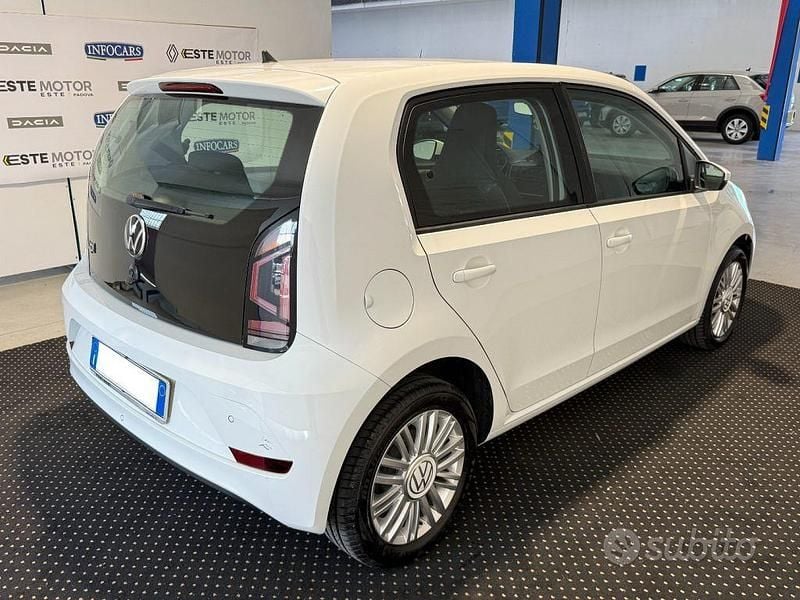 Usata VW up! Move 65 CV (47 kW) 2022 Bianco Utilitaria