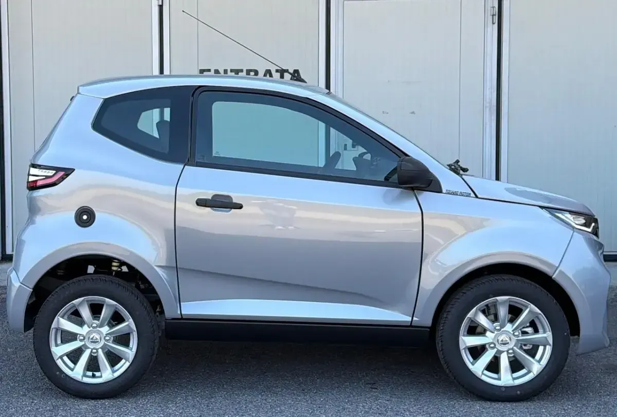 Nuova Aixam City Pack 2026 Grigio Berlina