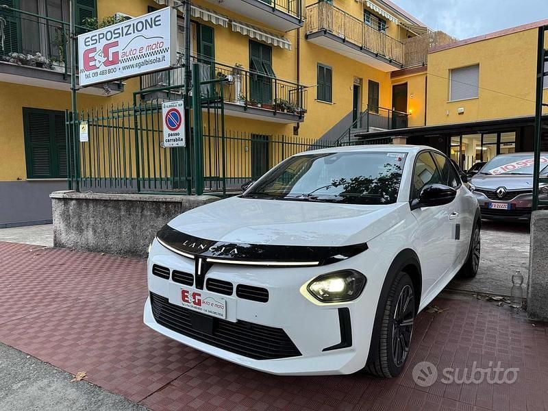 Usata Lancia Ypsilon 101 CV (74 kW) 2025 Bianco Utilitaria