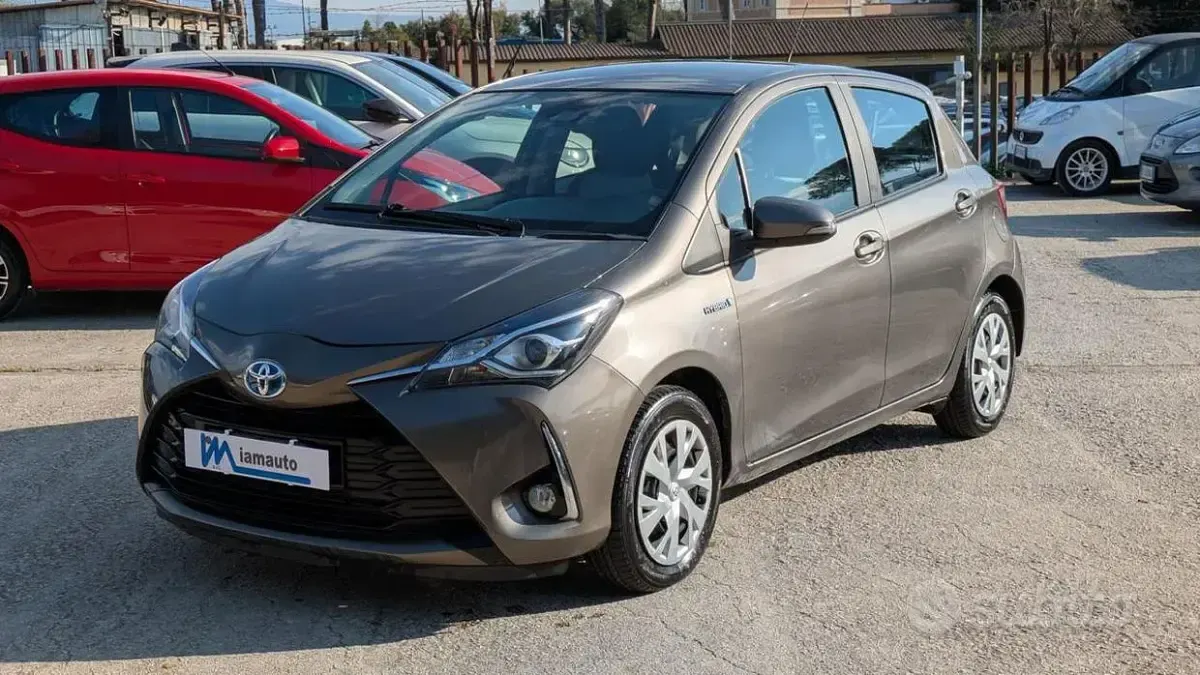 Usata Toyota Yaris Hybrid 72 CV (52 kW) 2019 Grigio Berlina