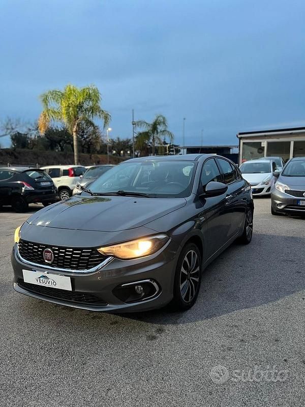 Usata Fiat Tipo Lounge 120 CV (88 kW) 2016 Grigio Berlina