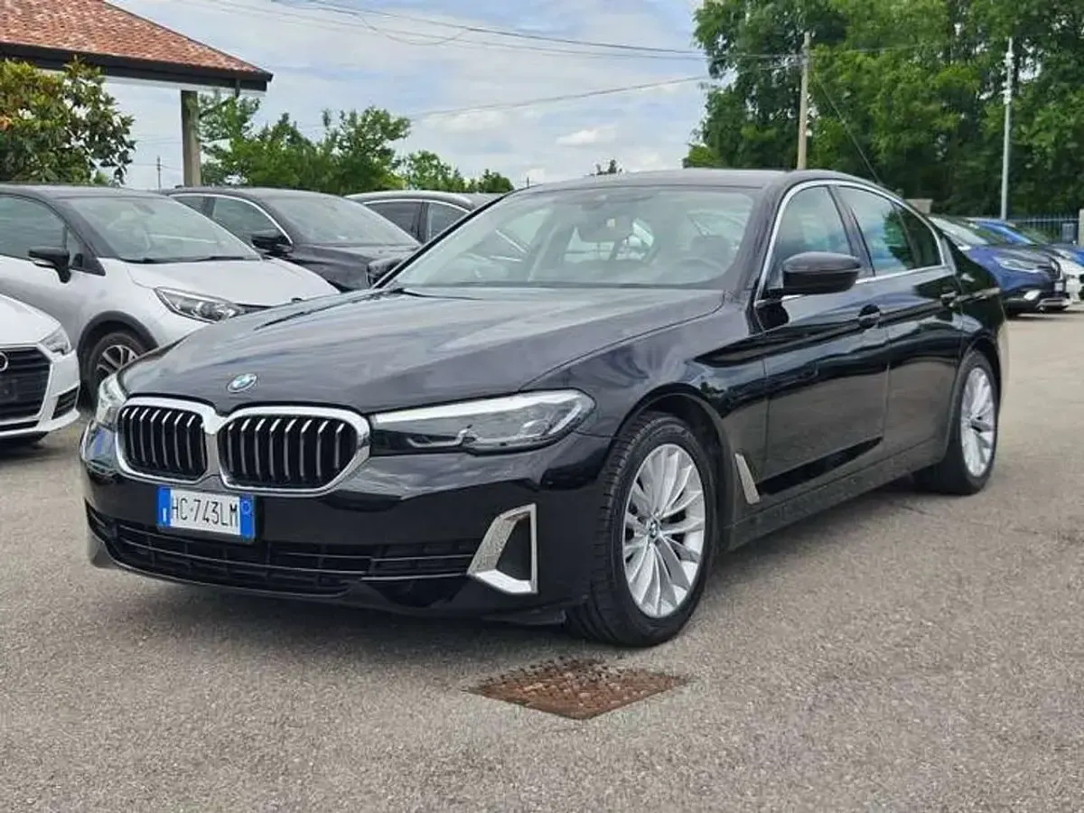 Usata BMW 520 Luxury Line 190 CV (139 kW) 2021 Blu/azzurro Berlina