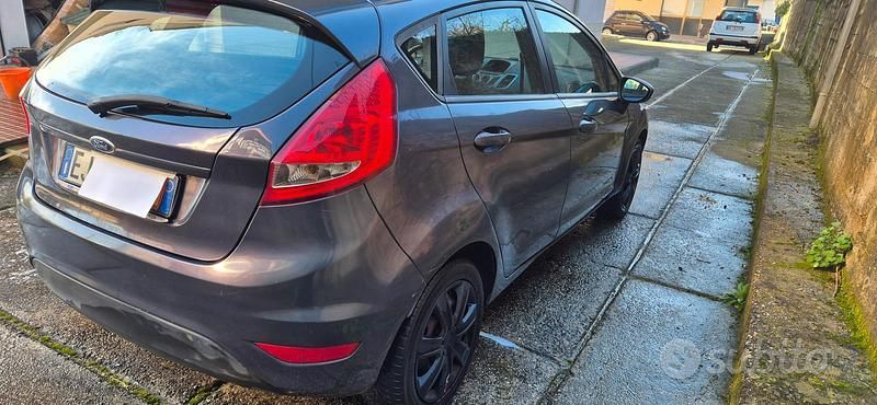Usata Ford Fiesta Titanium 2011 Grigio Berlina