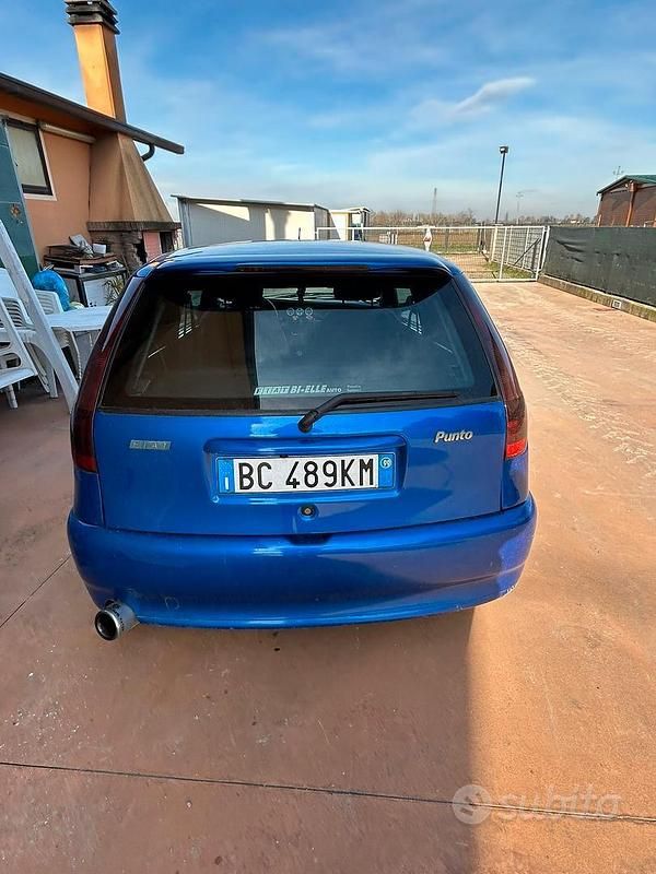 Usata Fiat Punto 1999 Blu Berlina