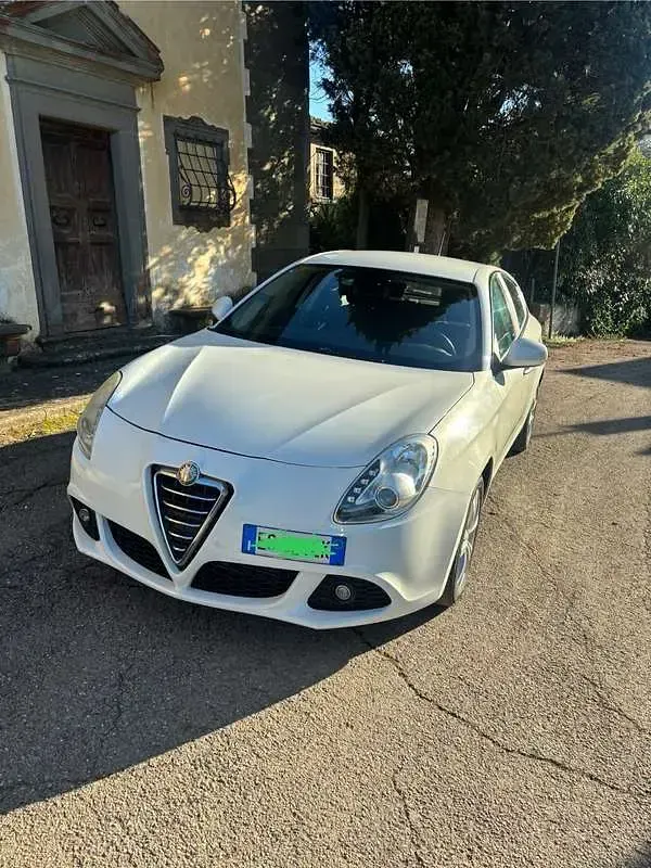 Usata Alfa Romeo Giulietta Distinctive 105 CV (77 kW) 2013 Bianco Utilitaria