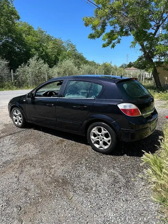 Usata Opel Astra 150 CV (110 kW) 2005 Nero Berlina