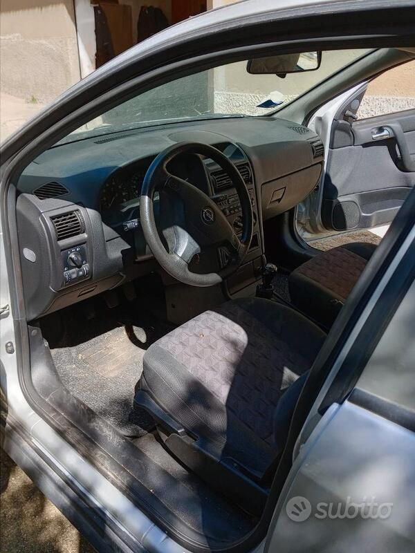 Grigio Usata 2002 Opel Astra Tre volumi | 2200 € - Immagine 1/4