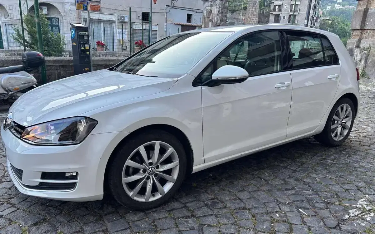 Usata VW Golf VII Highline 105 CV (77 kW) 2013 Bianco Berlina