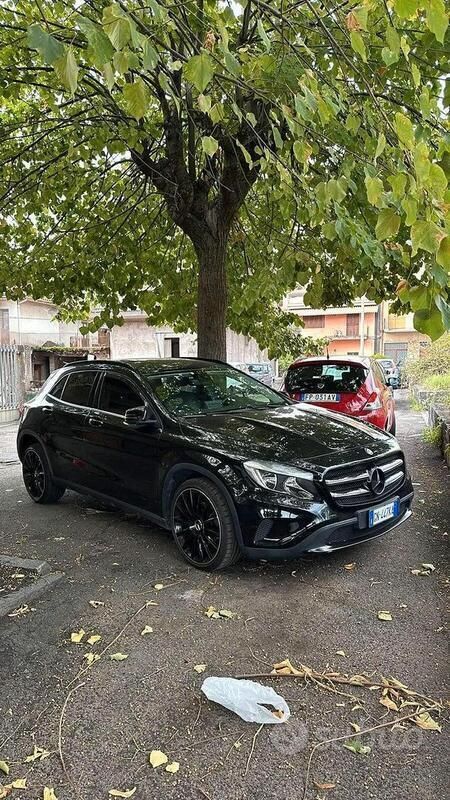 Nero Usata 2016 Mercedes GLA180 SUV | 15.500 € (Cara) - Immagine 1/4