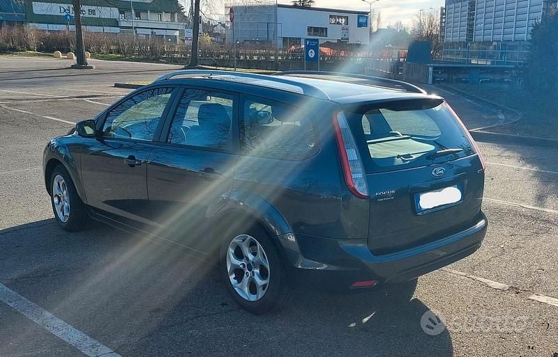 Usata Ford Focus Style 110 CV (80 kW) 2011 Grigio Station wagon