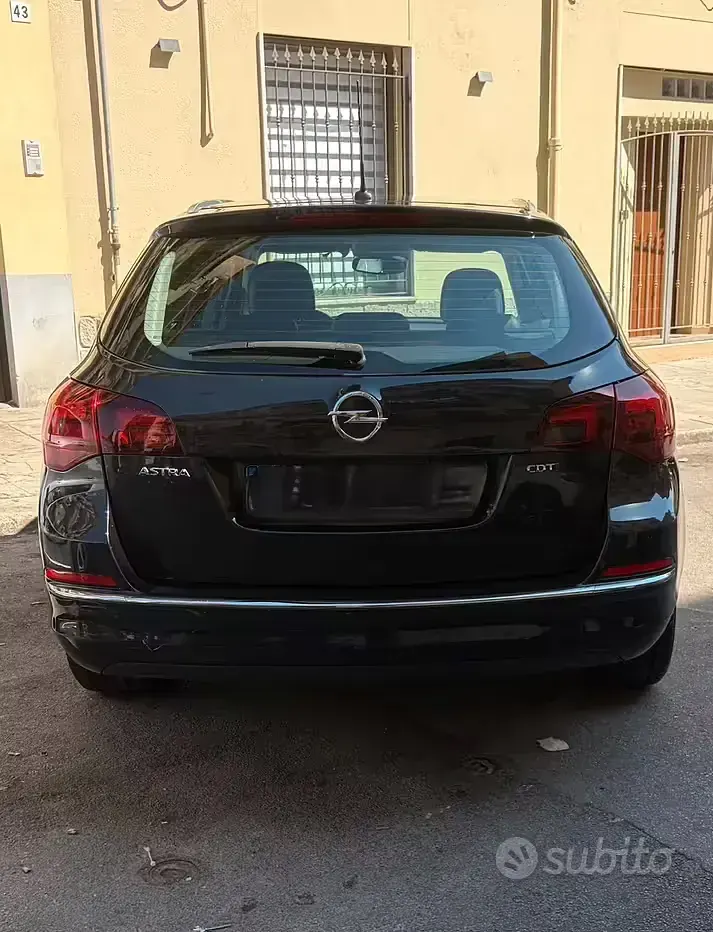 Usata Opel Astra 115 CV (84 kW) 2015 Nero Station wagon