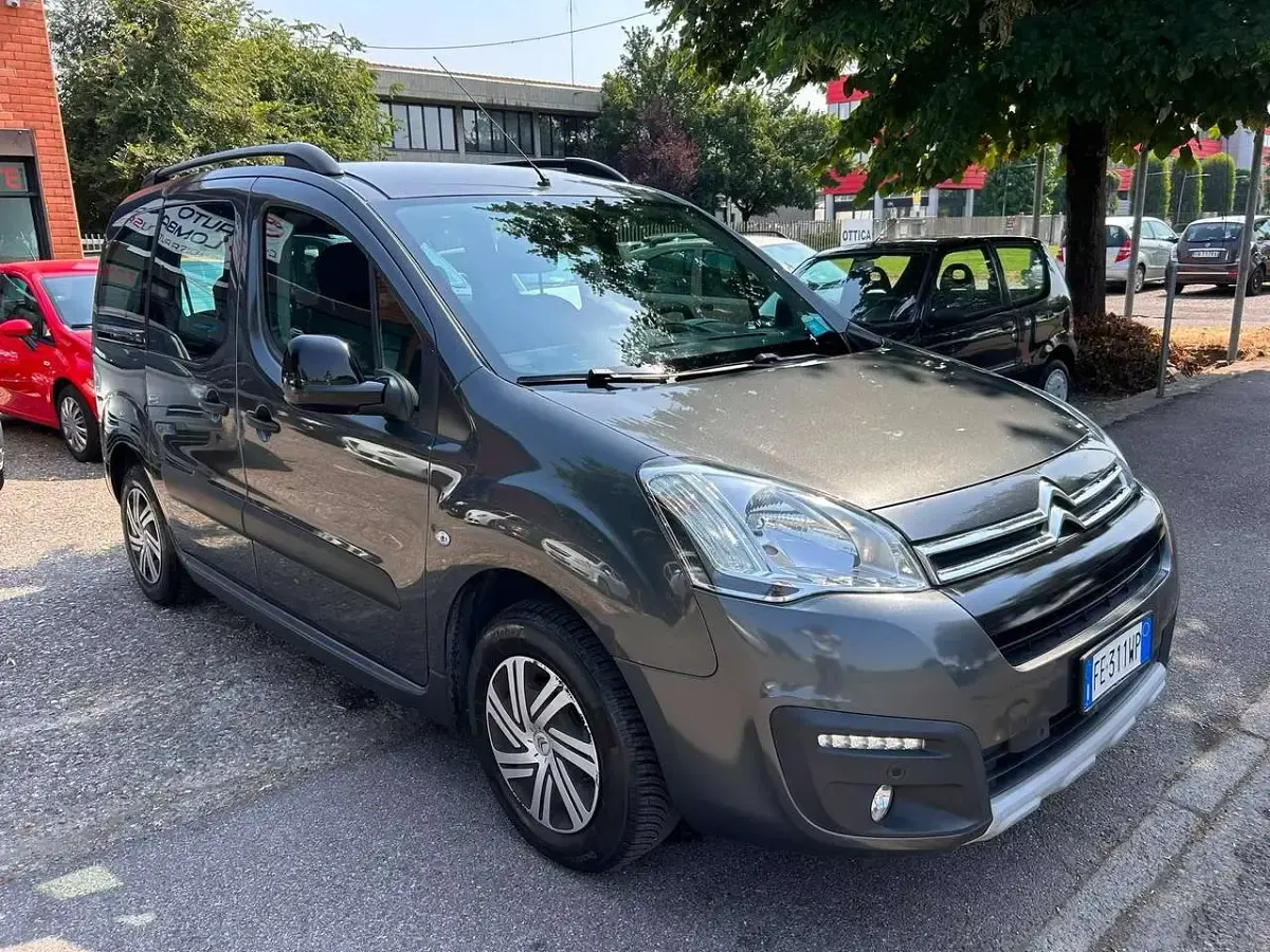 Usata Citroën Berlingo Feel 99 CV (72 kW) 2016 Grigio Monovolume