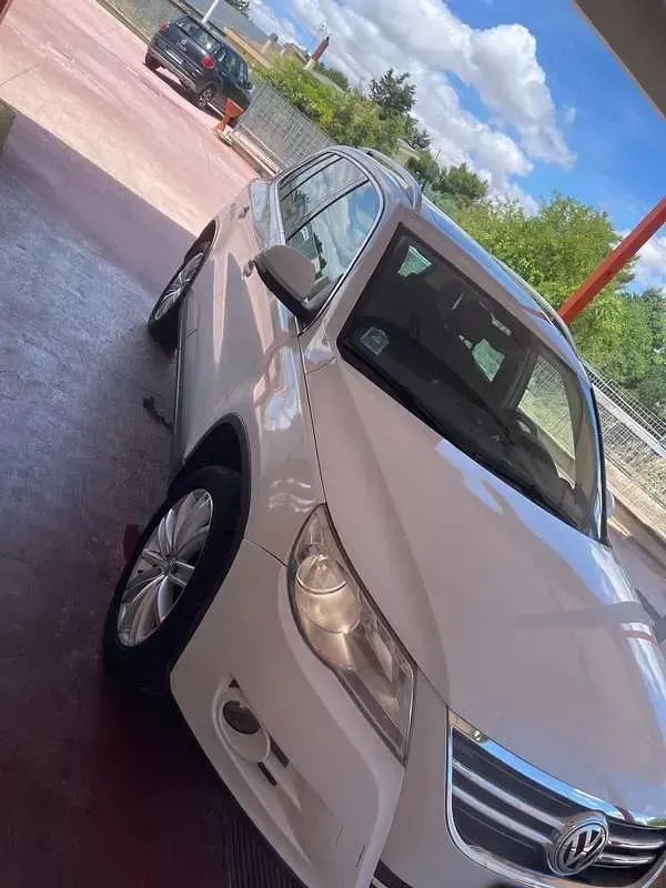 Usata VW Tiguan Sport 140 CV (102 kW) 2011 Bianco SUV
