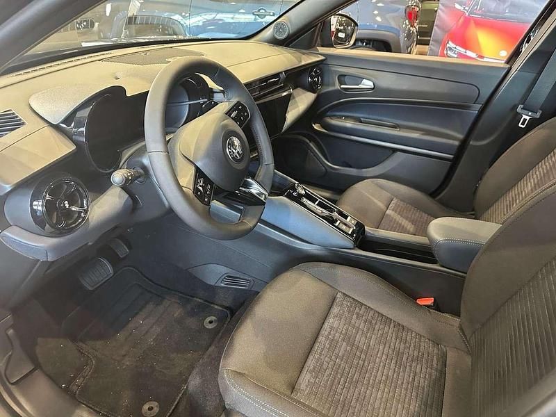 Nuova Alfa Romeo Junior 145 CV (106 kW) 2025 Other SUV