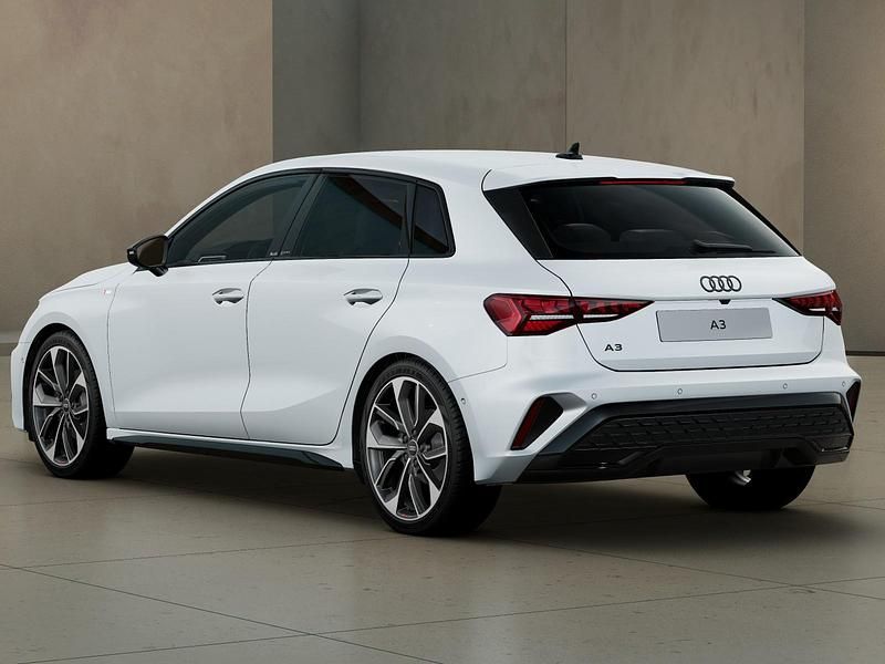 Nuova Audi A3 S-Line 150 CV (110 kW) 2026 Bianco ghiacciaio metallizzato Berlina