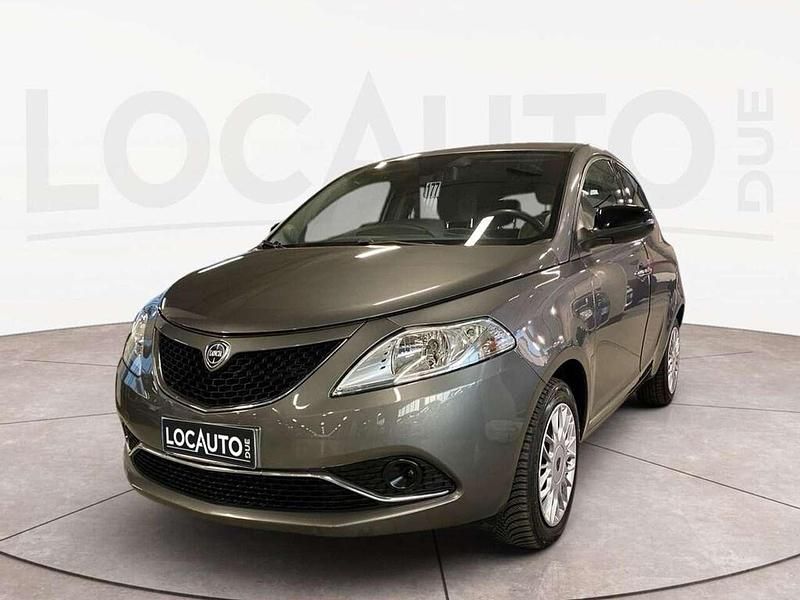 Usata Lancia Ypsilon Silver 69 CV (50 kW) 2017 Grigio Utilitaria