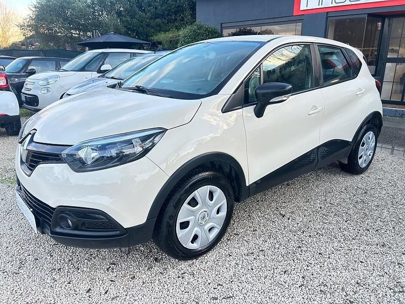Usata Renault Captur 90 CV (66 kW) 2016 Beige SUV