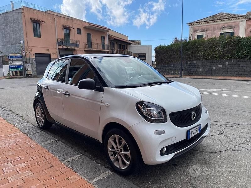 Usata Smart ForFour 70 CV (51 kW) 2018 Bianco Utilitaria