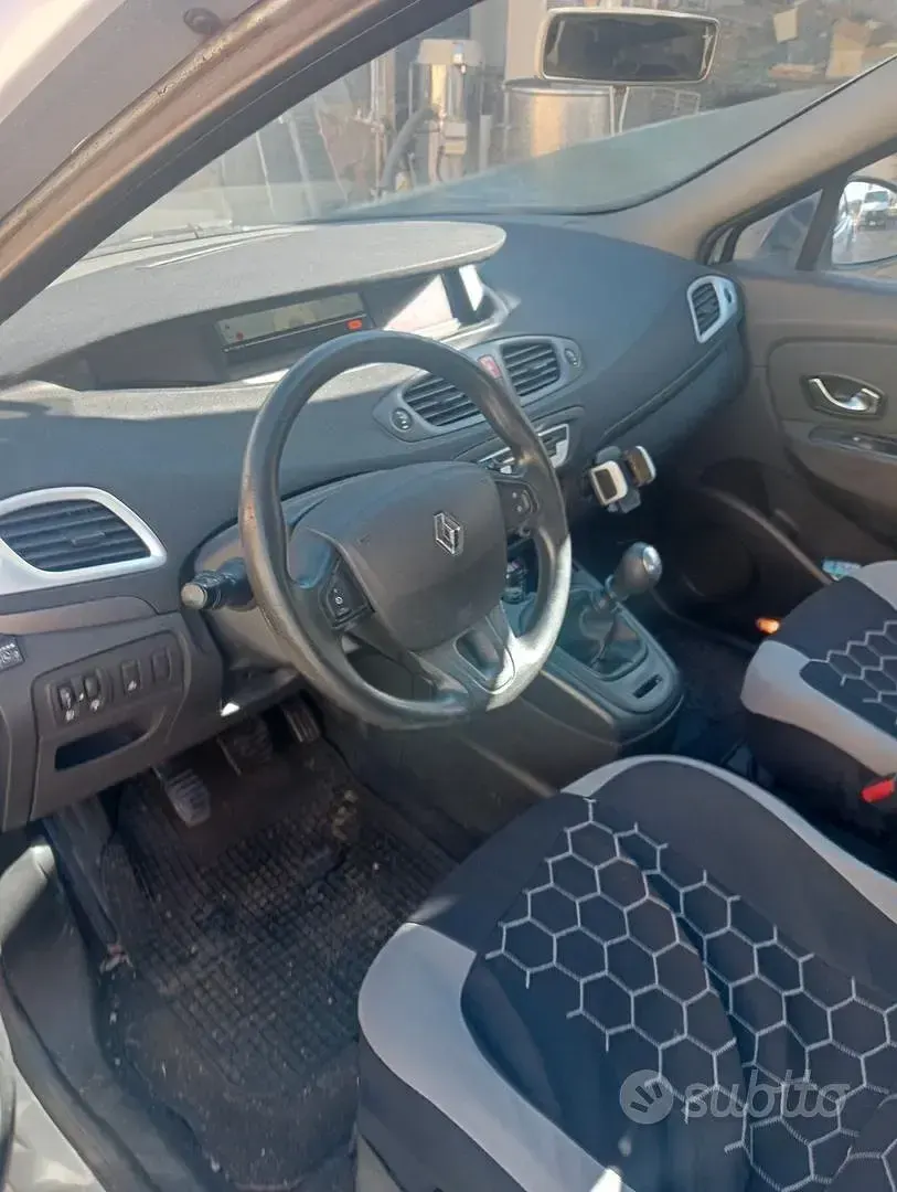 Usata Renault Scenic E-Tech 100 CV (73 kW) 2010 Grigio Monovolume