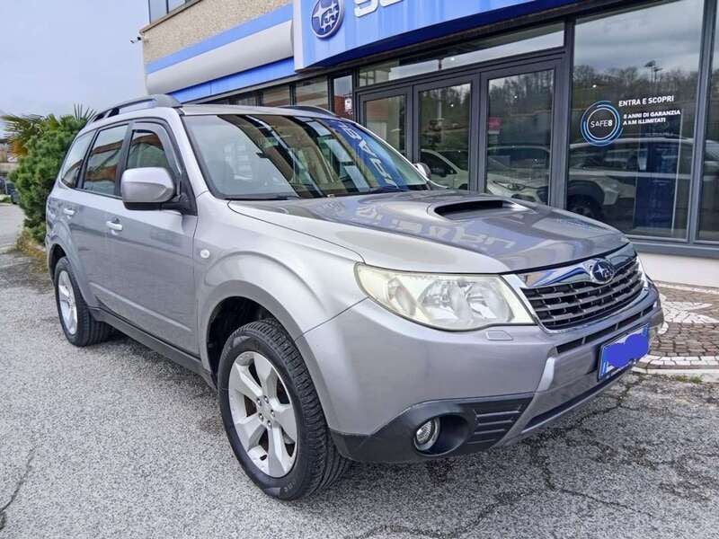 Argento Usata 2011 Subaru Forester Trend SUV | 7900 € (Buon prezzo) - Immagine 1/4