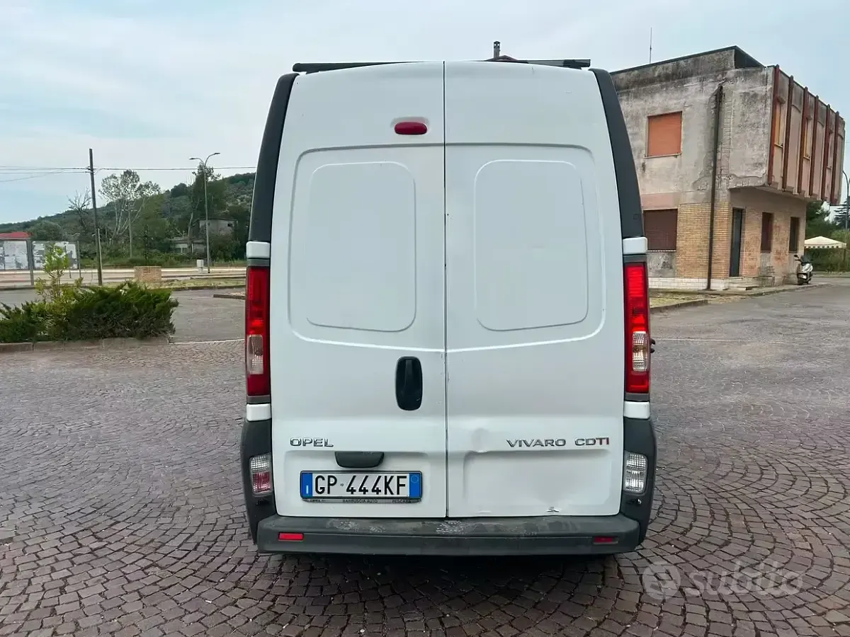 Usata Opel Vivaro 114 CV (83 kW) 2007 Bianco Monovolume