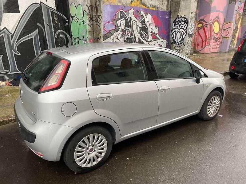 Usata Fiat Punto Evo 69 CV (50 kW) 2011 Argento Utilitaria