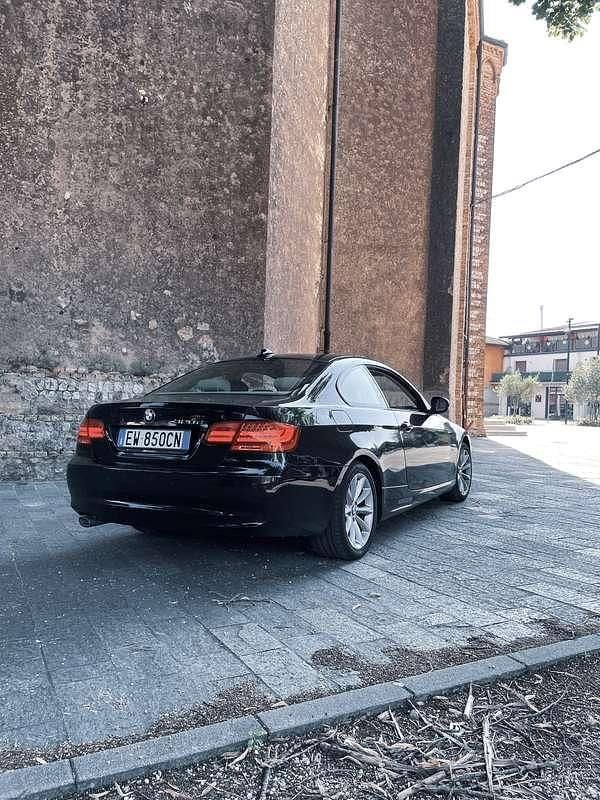 Usata BMW 320 M Sport 184 CV (135 kW) 2010 Nero Coupé