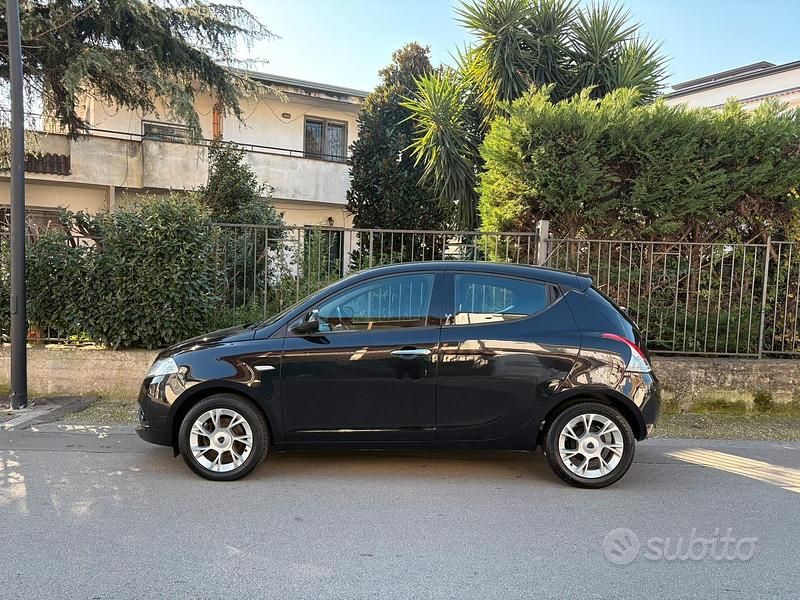 Usata Lancia Ypsilon 69 CV (50 kW) 2016 Utilitaria