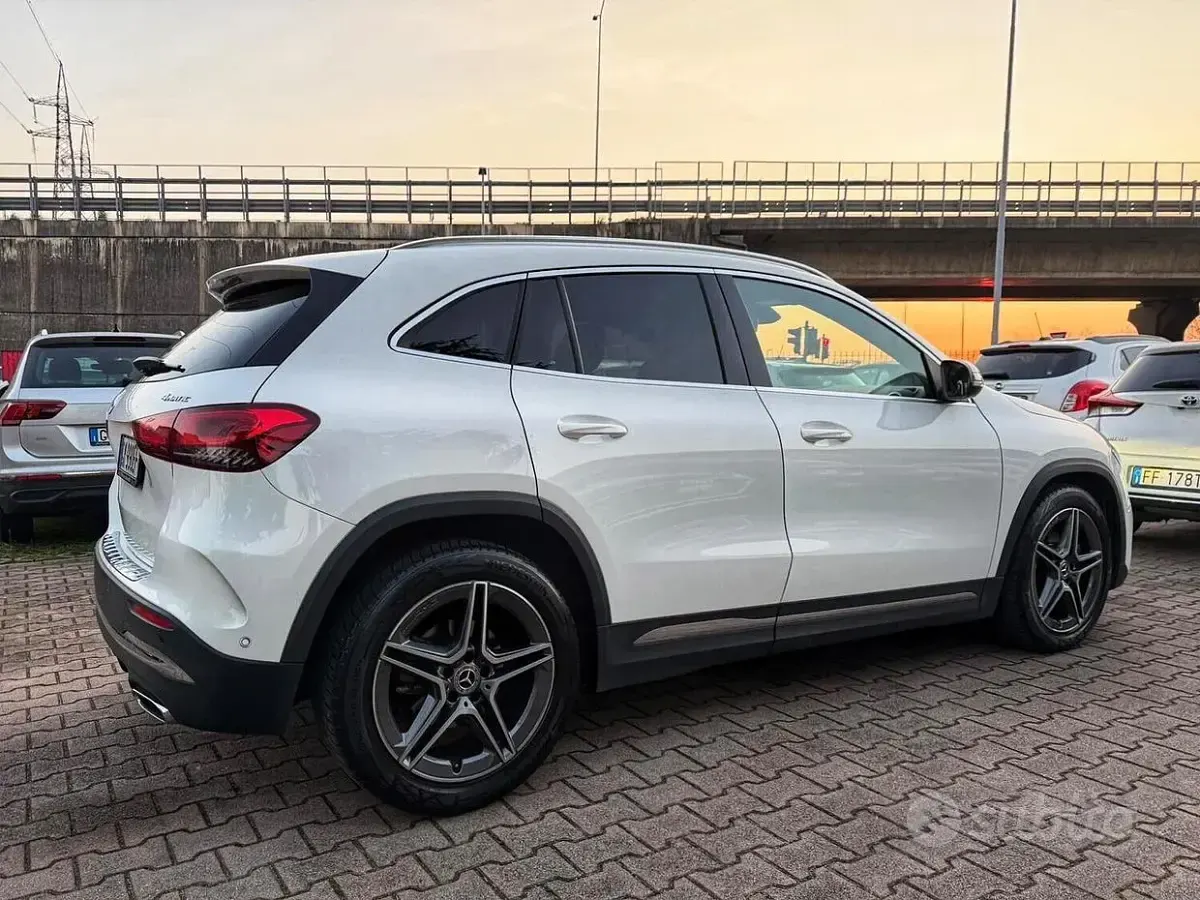Usata Mercedes GLA200 Premium 150 CV (110 kW) 2023 Bianco SUV