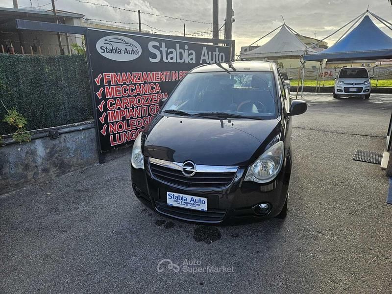 Nero Usata 2012 Opel Agila Due volumi | 3800 € (Buon prezzo) - Immagine 1/4
