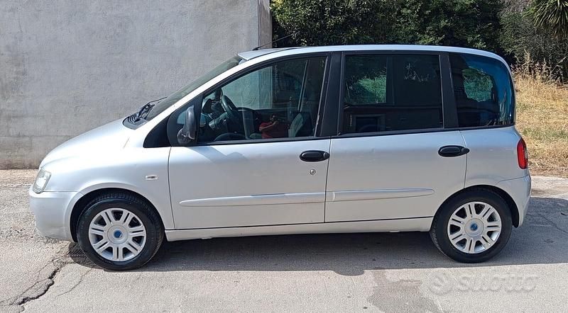 Usata Fiat Multipla Emotion 120 CV (88 kW) 2006 Grigio Monovolume