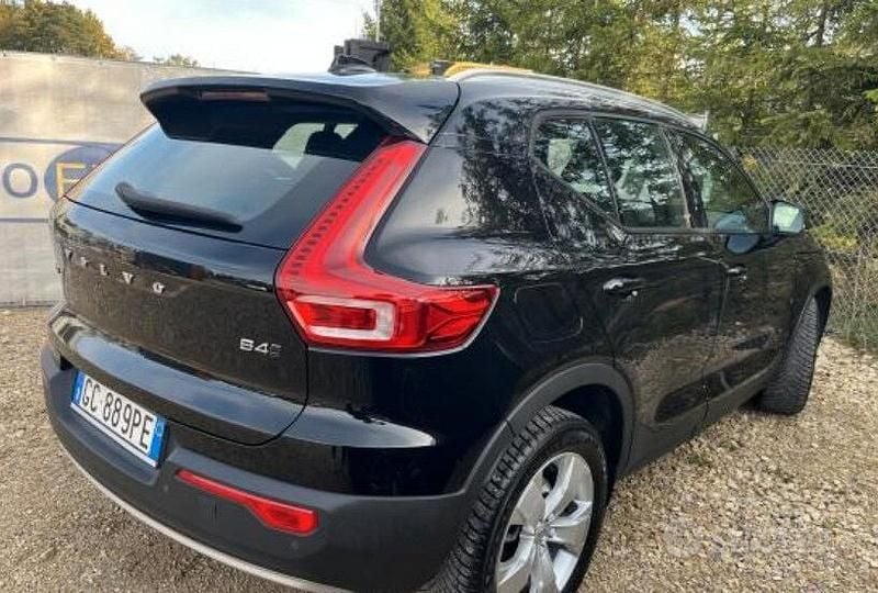 Usata Volvo XC40 Momentum 211 CV (155 kW) 2020 Nero SUV