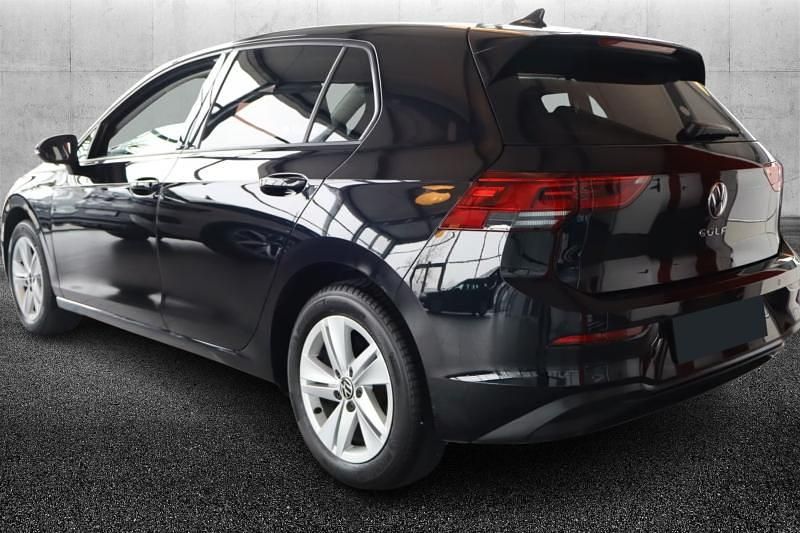 Usata VW Golf VIII Life 116 CV (85 kW) 2023 Nero metallizzato Berlina