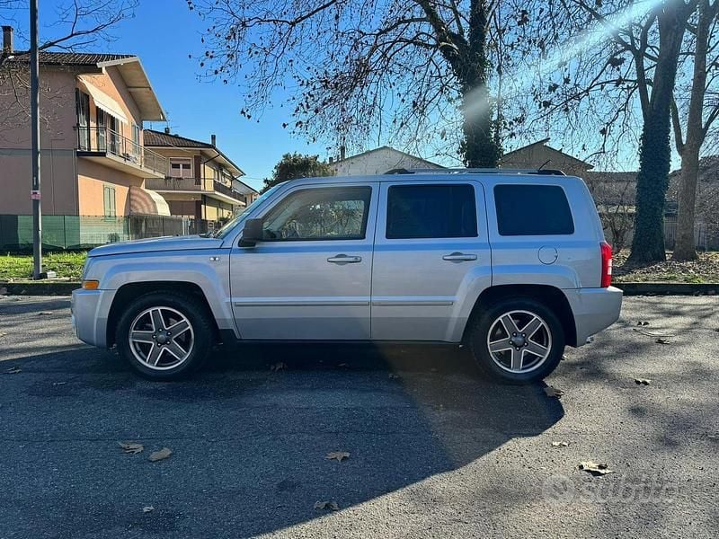Usata Jeep Patriot 140 CV (102 kW) 2009 Grigio SUV