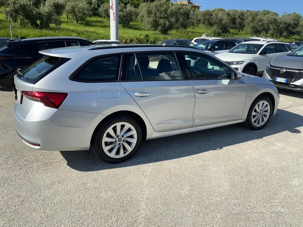 Käytetty Skoda Octavia Selection 150 HP (110 kW) 2025 Harmaa Farmari