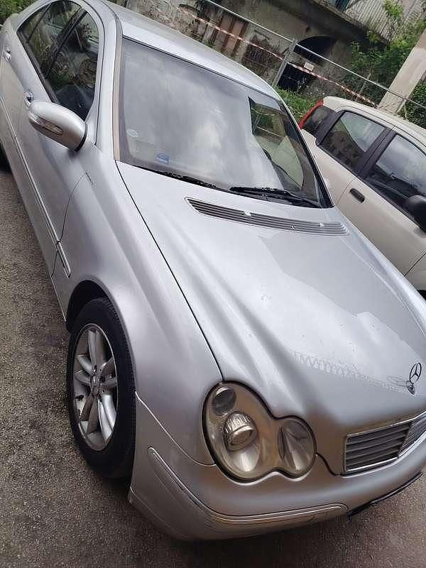 Usata Mercedes C220 150 CV (110 kW) 2001 Argento Berlina
