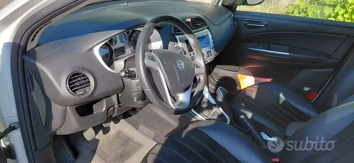 Usata Lancia Delta 120 CV (88 kW) 2012 Bianco Utilitaria