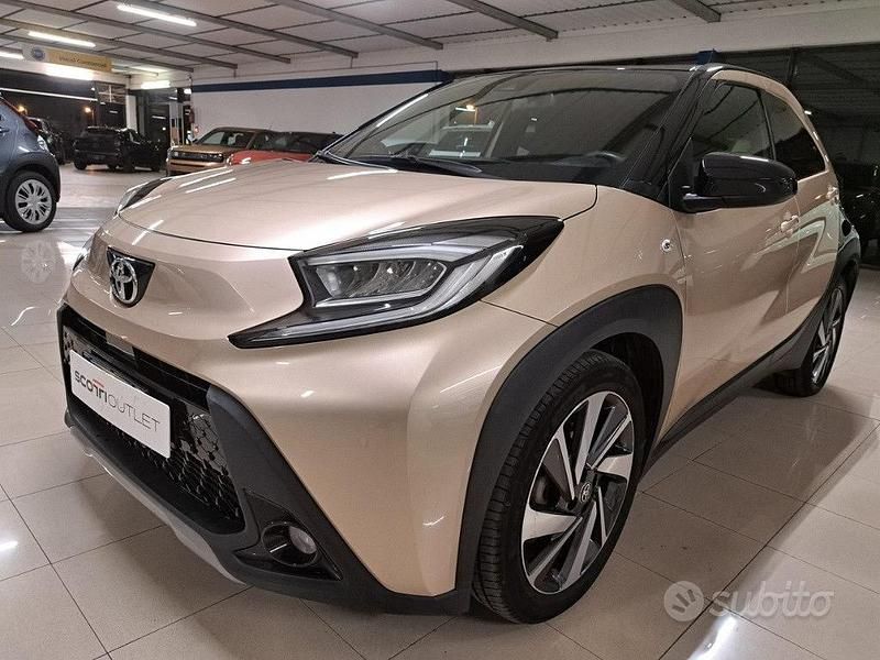 Usata Toyota Aygo X Lounge 72 CV (52 kW) 2022 Rosso SUV