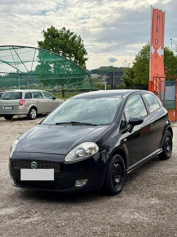Usata Fiat Grande Punto Dynamic 75 CV (55 kW) 2006 Nero Utilitaria